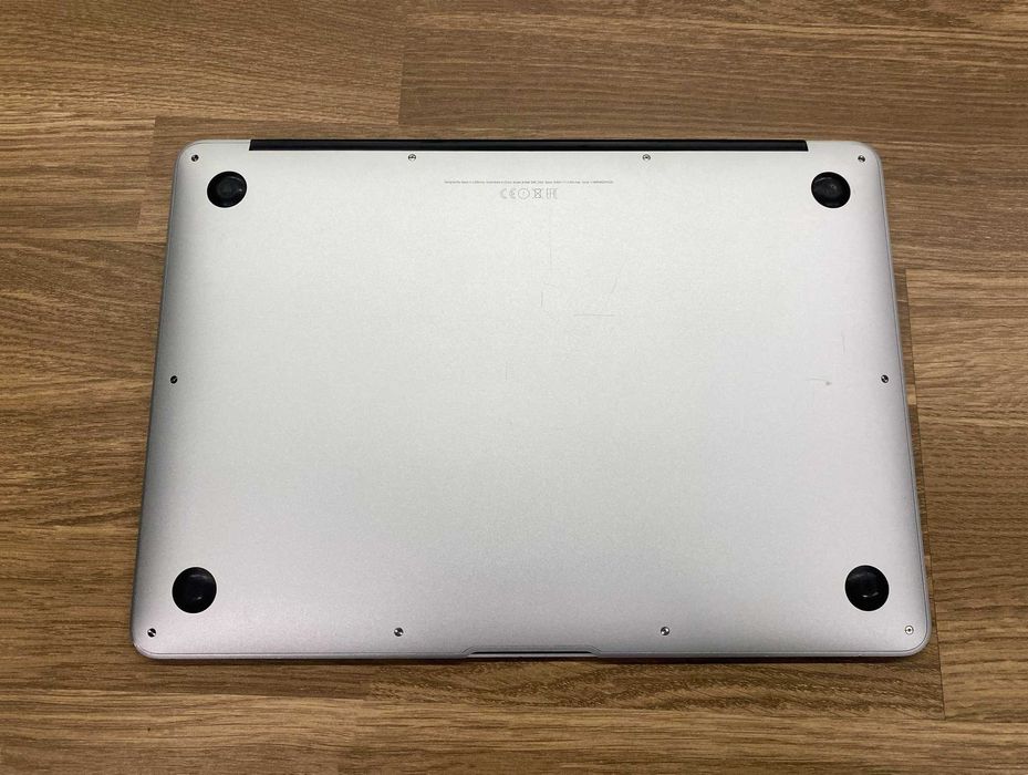 MacBook Air 13 (A1466) - 8GB Ram, 128GB SSD - Com carregador64586065627651122