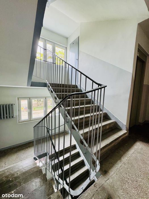 Karolew | M3 rozkładowe 2 pokoje, loggia, cicha okolica | NOWE OKNA