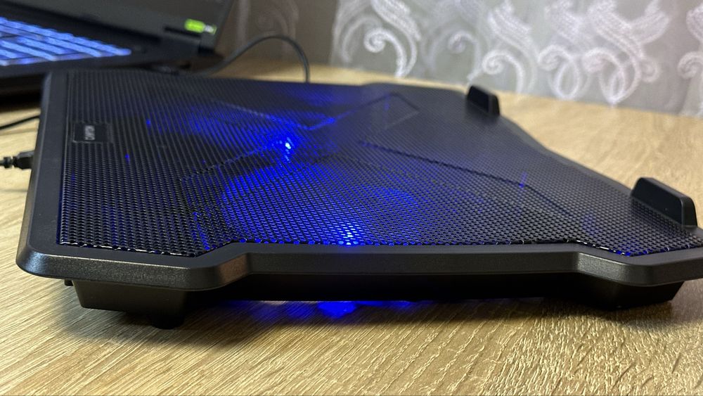 Підставка-Охолоджувач для ноутбука Canyon CNE-HNS03(2 + LED + USB-хаб)