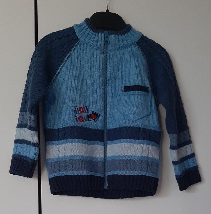Sweter chłopięcy zapinany rozm. 92