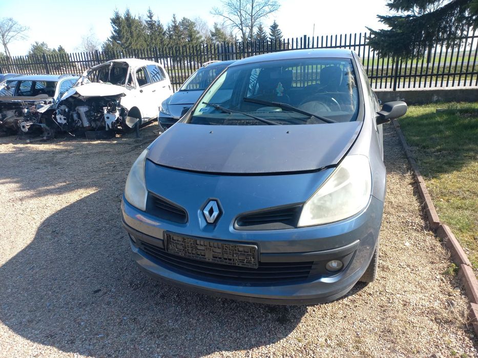 Renault Clio III 1.2 55kw 08r TEJ47 lampa przednia lewa  Europa