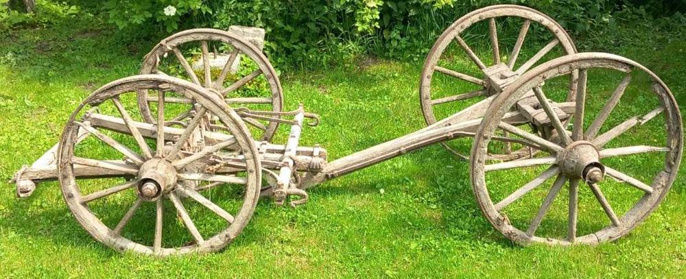 Stare drewniane koła z osiami odbiór osobisty