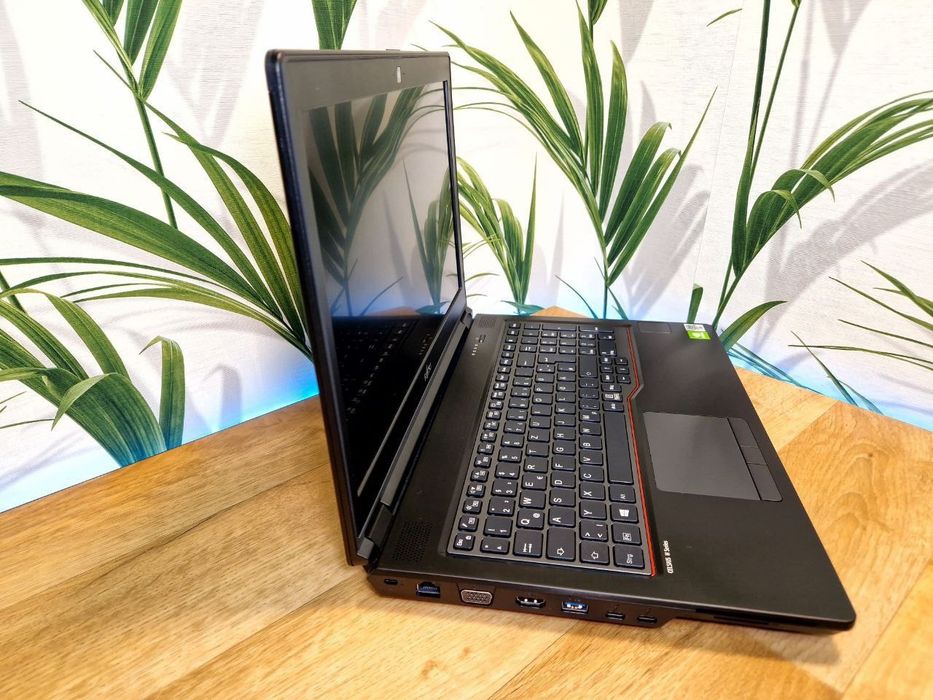 Ігровий ноутбук для ігор роботи навчання важких завдань Fujitsu H780
