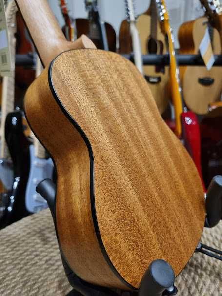 Laila UMC-2115-SM Solid Top ukulele sopranowe + super pokrowiec