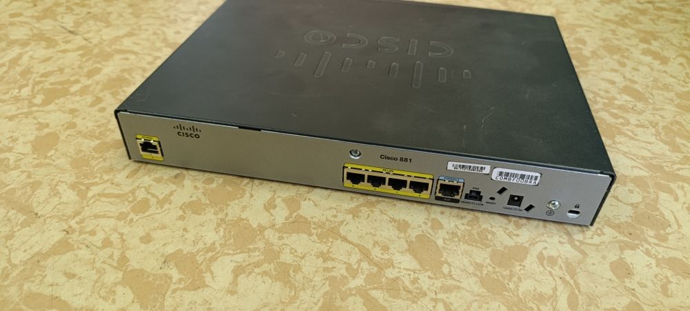 Продам маршрутизатор cisco 881
