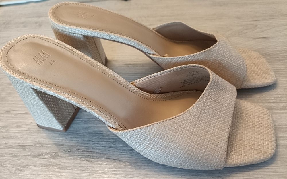 Eleganckie Klapki H&M na obcasie