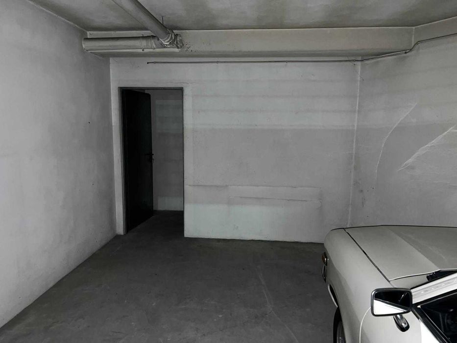 Garagem box fechada – 40,5 m² – junto ao Colégio dos Carvalhos