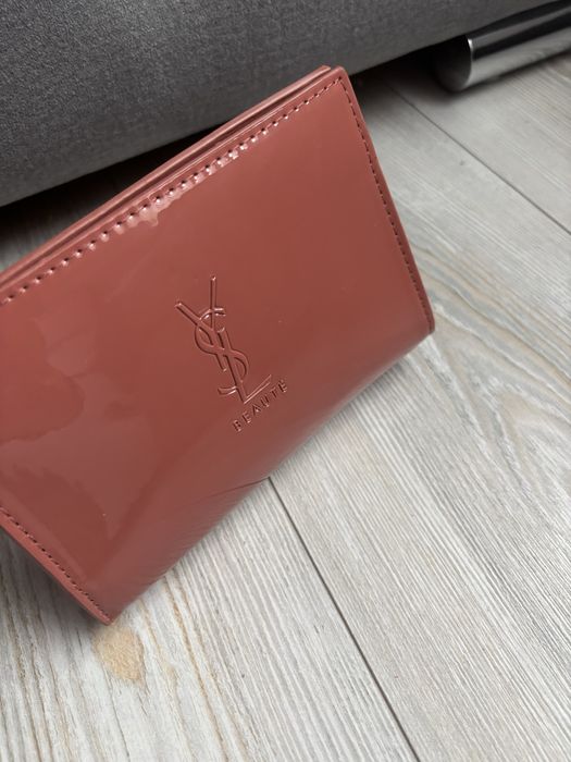 Kosmetyczka lateksowa bezowa Yves Saint Laurent