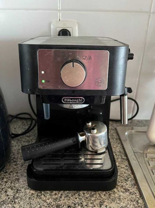 Máquina de café espresso Delonghi, sistema Capuccino, 15 bar.