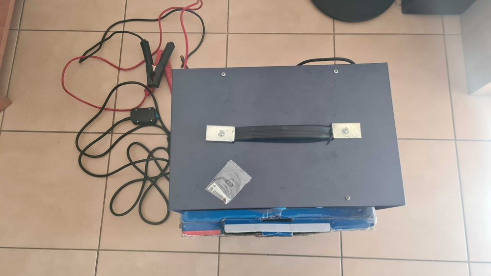 Sprzedam prostownik Einhell BT-BC 30 Blue – solidny i sprawdzony