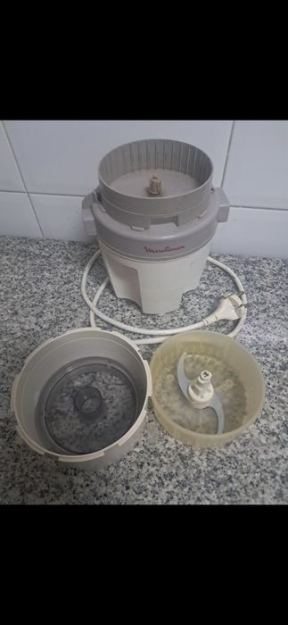 8€ Vendo varinha bosch 1000 whats avariada e picadora, da moulinex avariada,, para peças