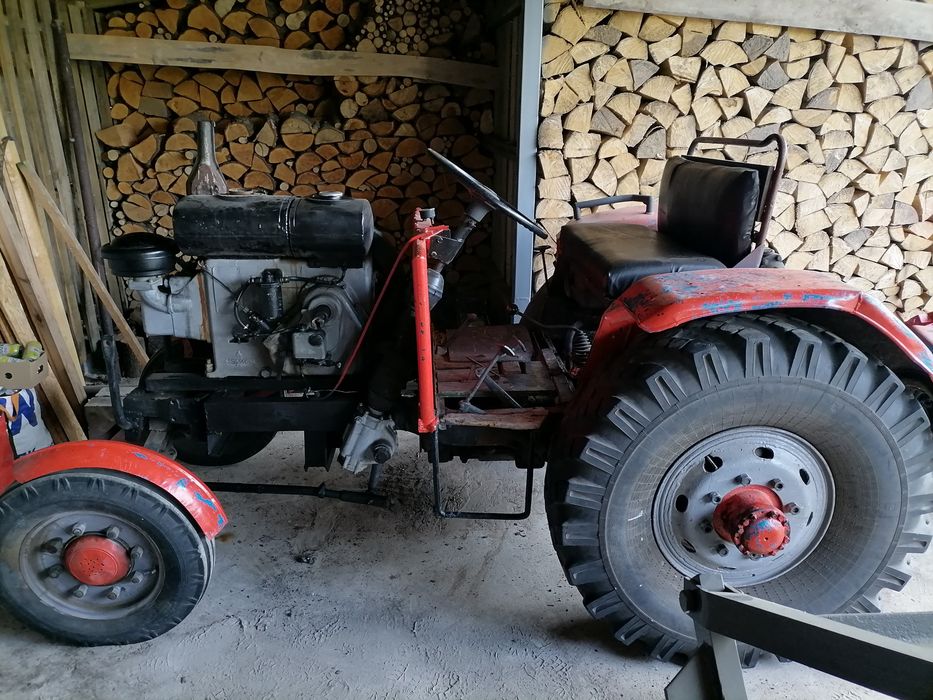 Traktor es 320 podnośnik