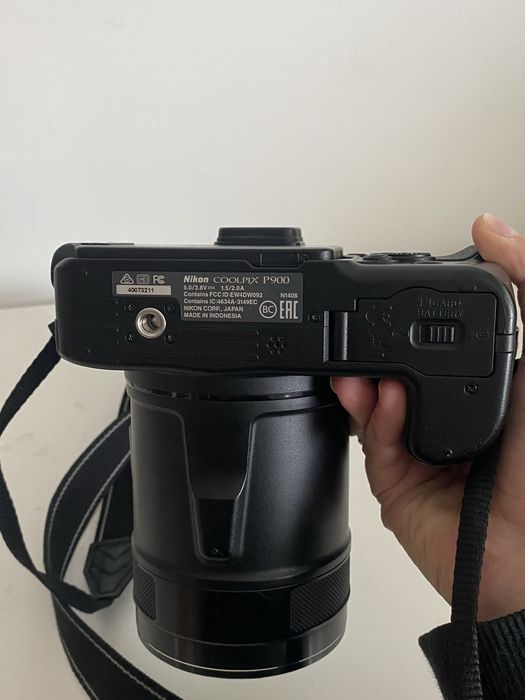 Máquina Fotográfica Compacta Nikon Coolpix P900 (Preta)