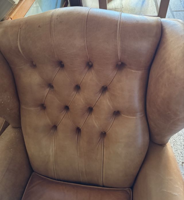 Conjunto de Dois Sofás em couro