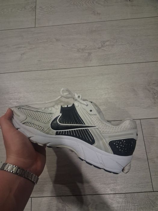 Używane buty nike vomero 5 rozmiar 41 biało czarne