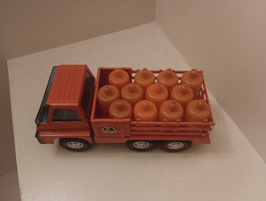 Camião Brinquedo em Chapa da década de 70