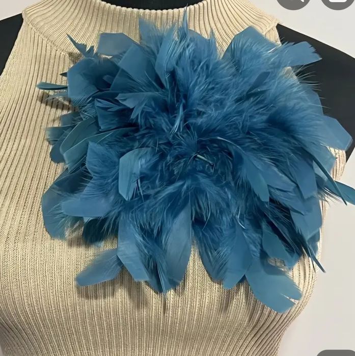 Broszka z naturalnych piór