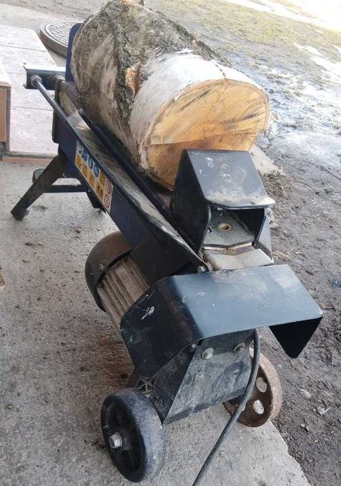 Łuparka hydrauliczna (maszyna do szczepania drewna)