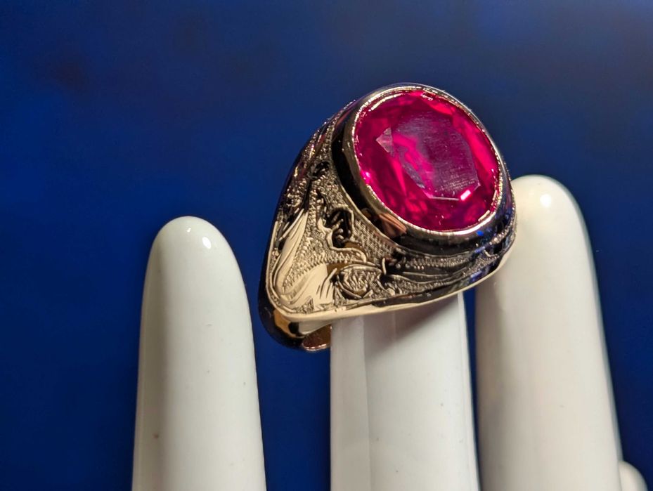 Złoty sygnet męski 14K 585 korund syntetyczny Rubin laborator 21,22 g