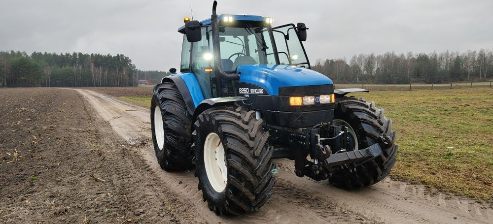 New Holland -Ford 8260