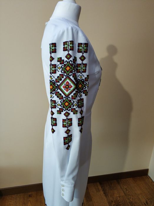Сукня вишита бісером
