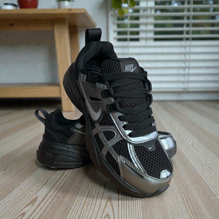 Жіночі кросівки Nike V2K Run beige black silver найк