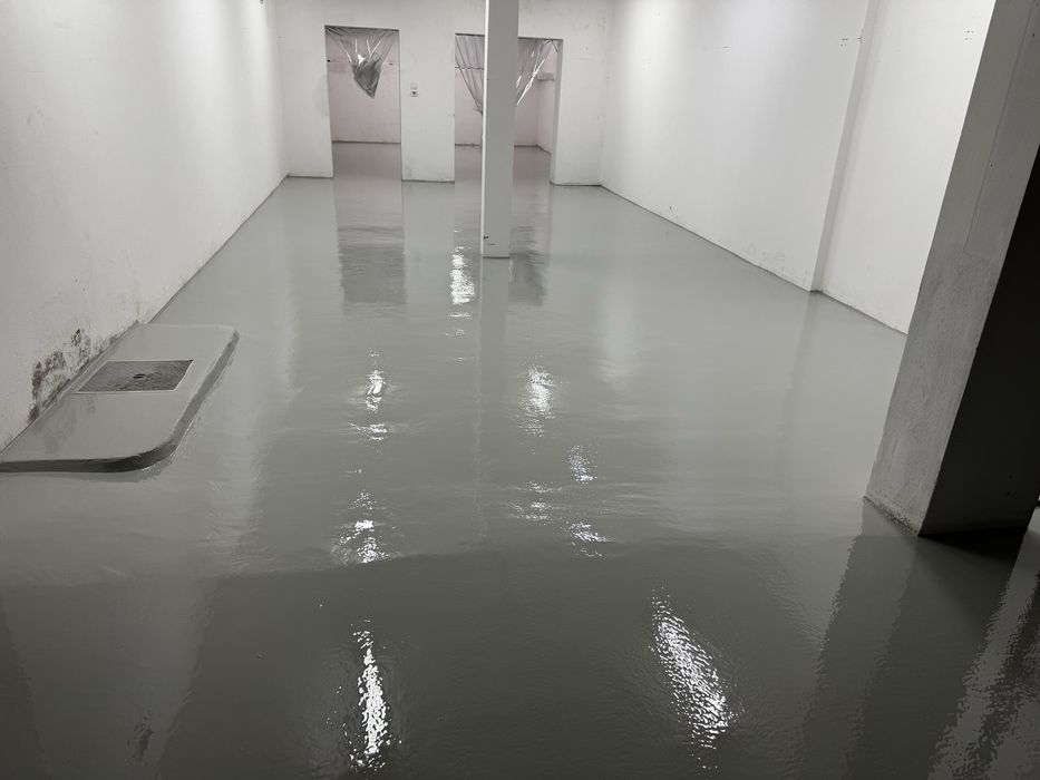 Pavimentos e paredes com revestimentos  em resina epoxy e poliuretano