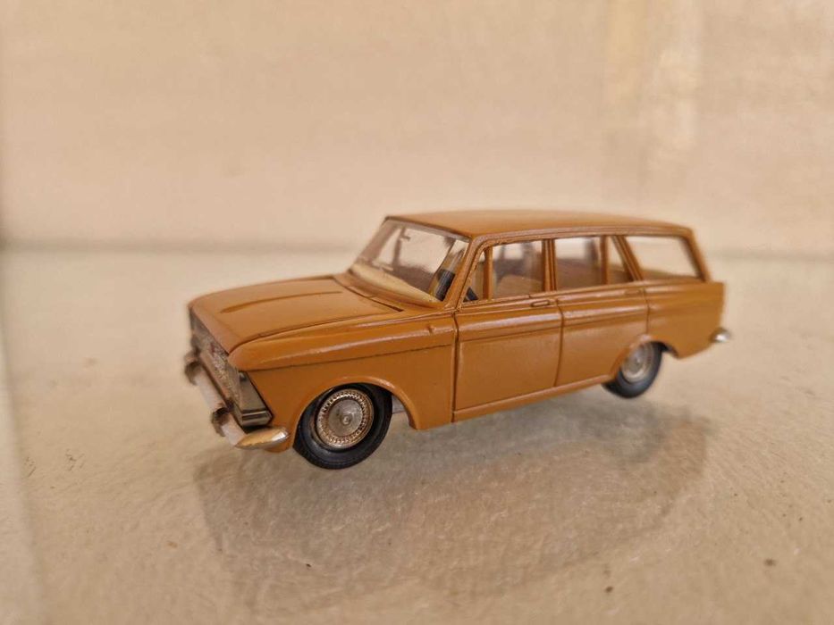 Москвич 427 А4 без ми в редком цвете 