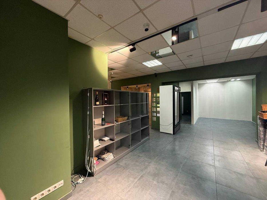 Комерційне приміщення в Богородчанах попри дорогу.