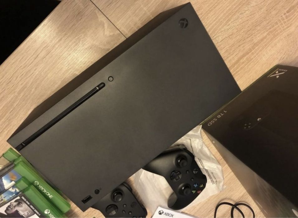 Konsola Xbox Series X + 2 Pady + Gry + Fortnite Roblox Forza Cod GTA