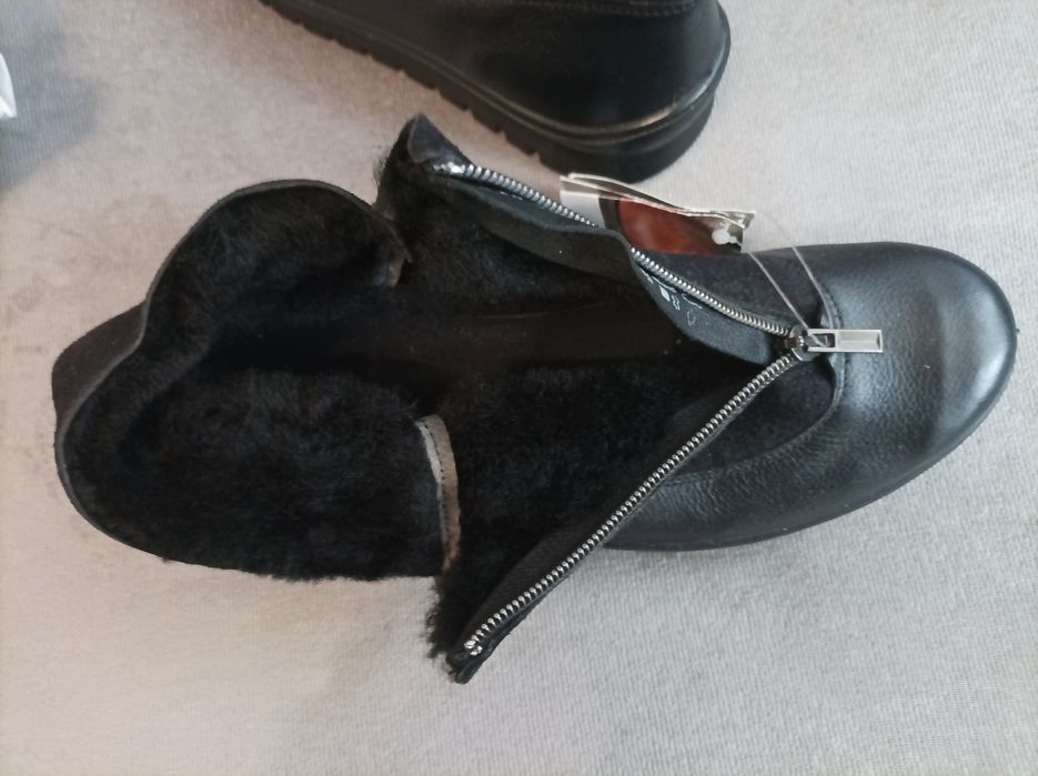 Nietypowa para skórzanych botków r.40 i 41
