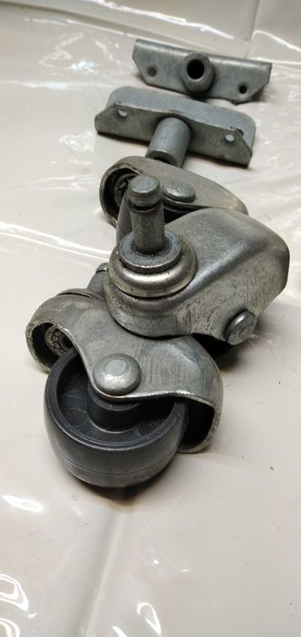 Коліщата для мебелі або стілажів