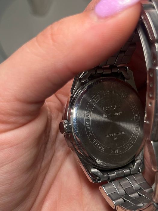 Продаю оригінальний годинник Casio у хорошому стані