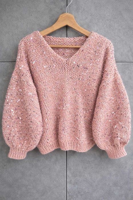 Ręcznie robiony sweter moherowy z cekinami