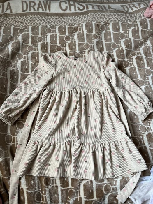 Плаття на дівчинку