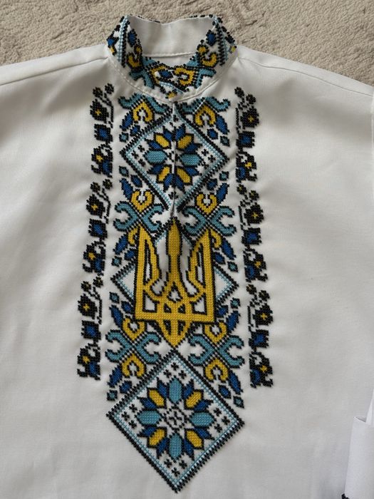 Вишиванка з тризубом синьо-жовта