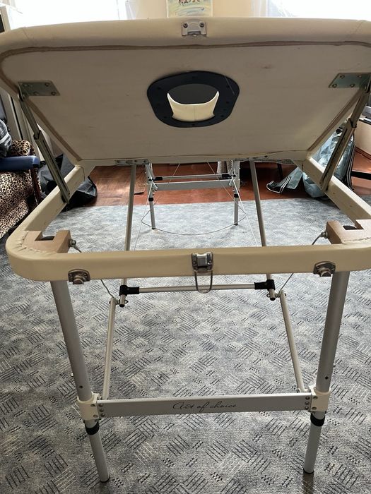 Продам массажный стол,кушетка косметологическая