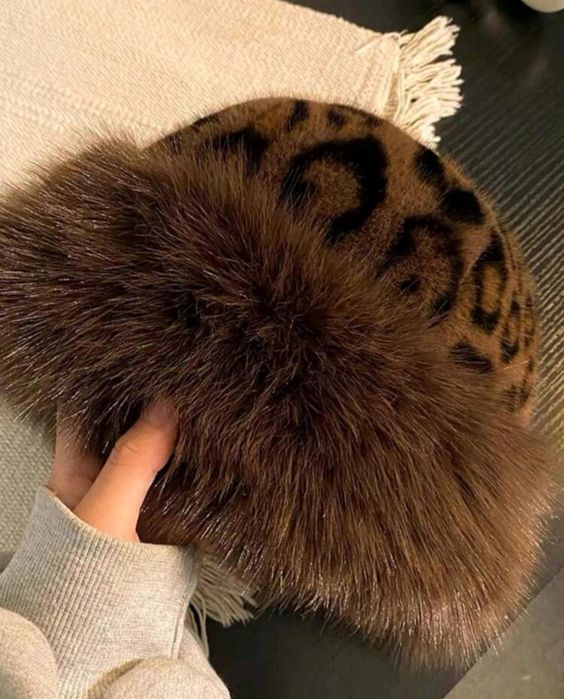 Boina, chapéu     .