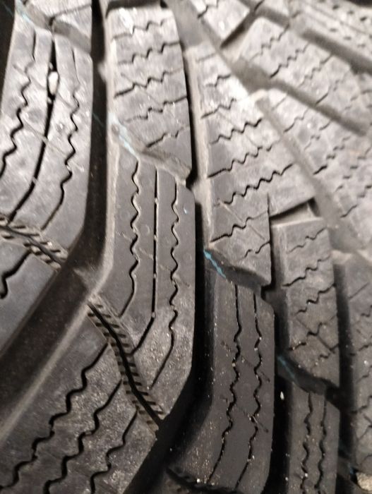 Felgi stalowe 16" Ford z oponami zimowymi Kumho 215/55 R16 rok 2024
