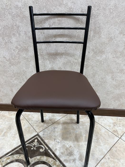 Кухонні стільці на кухню і балкон