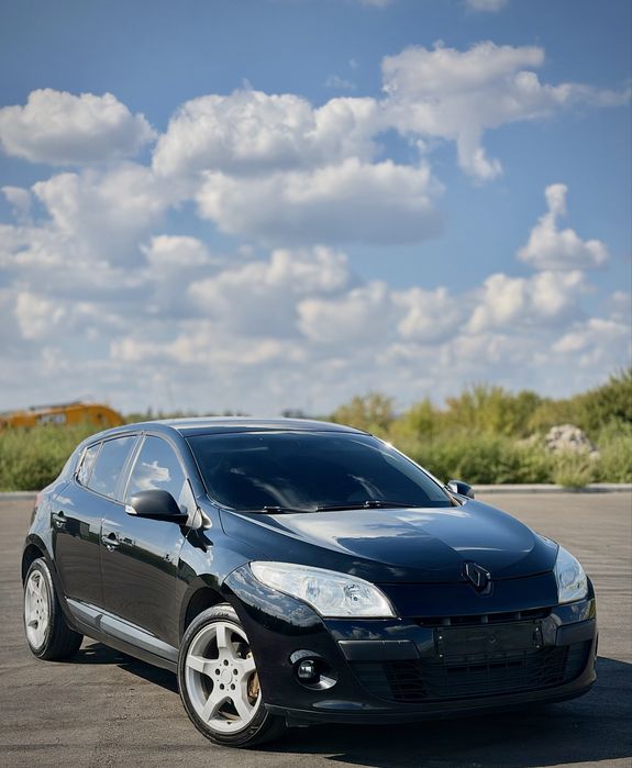 Renault Megane III 2011  | 1.6 бензин | 211 тис.км |