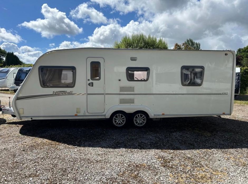 Caravana Abbey Vogue 2 650 + Avançado Kampa Air 400