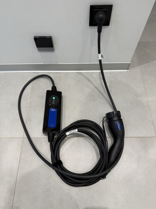 Ładowarka samochodowa Type 2 orygił FORD 230v 10A