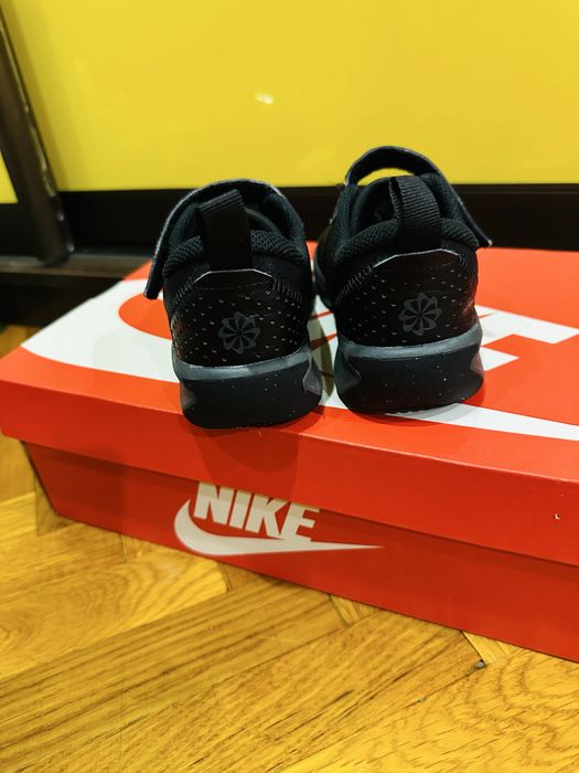 Кроссовки Nike Omni размер 33