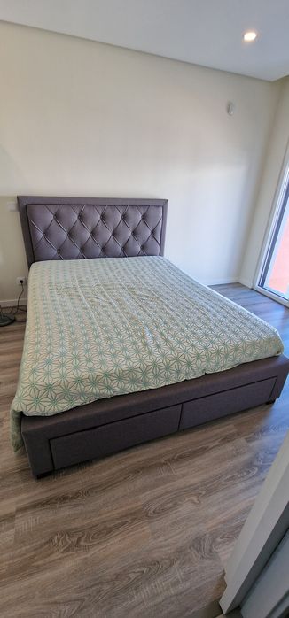 Vendo Cama 160 X 200 com colchão