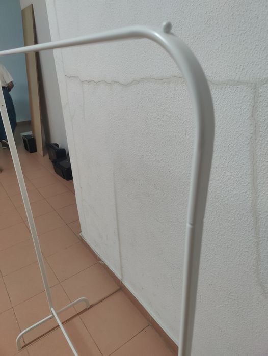 Rack de roupas branco