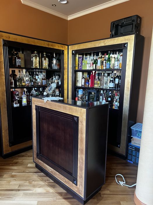 Meble do pokoju retro -barek, stoł , dwie witryny i rama na telewizor