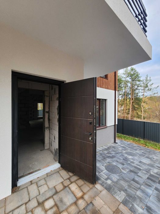 Від забудовника! Продам будинок, дуплекс біля лісу. Телефонуйте.