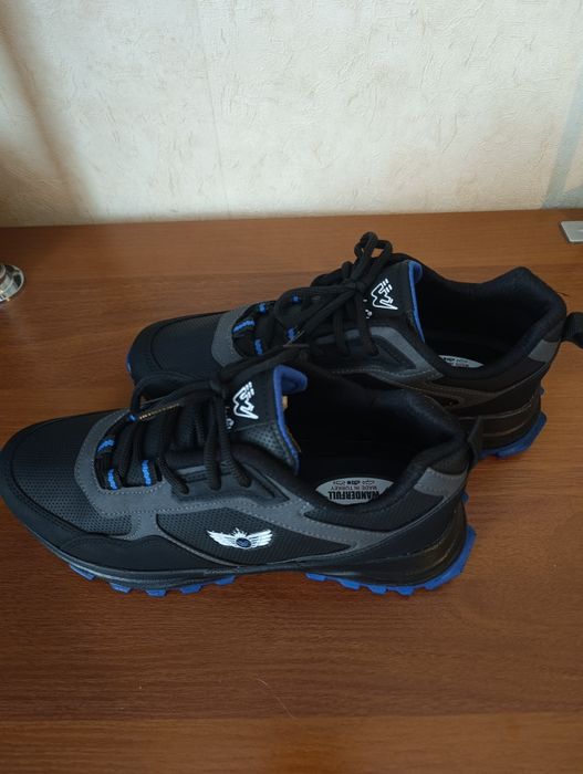 Продаю чоловічі кросівки WANDERFULL