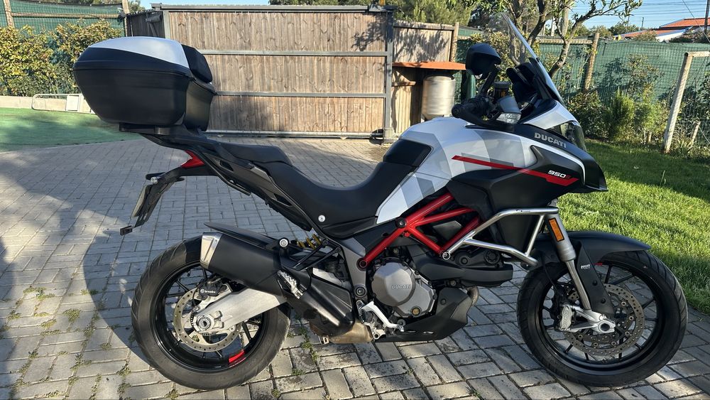 Ducati 950 S estimada com poucos km